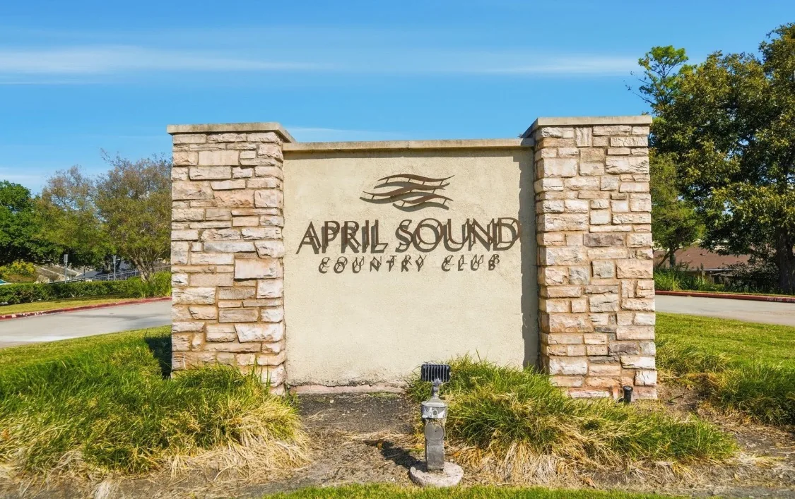 April Sound Country Club entrance sign