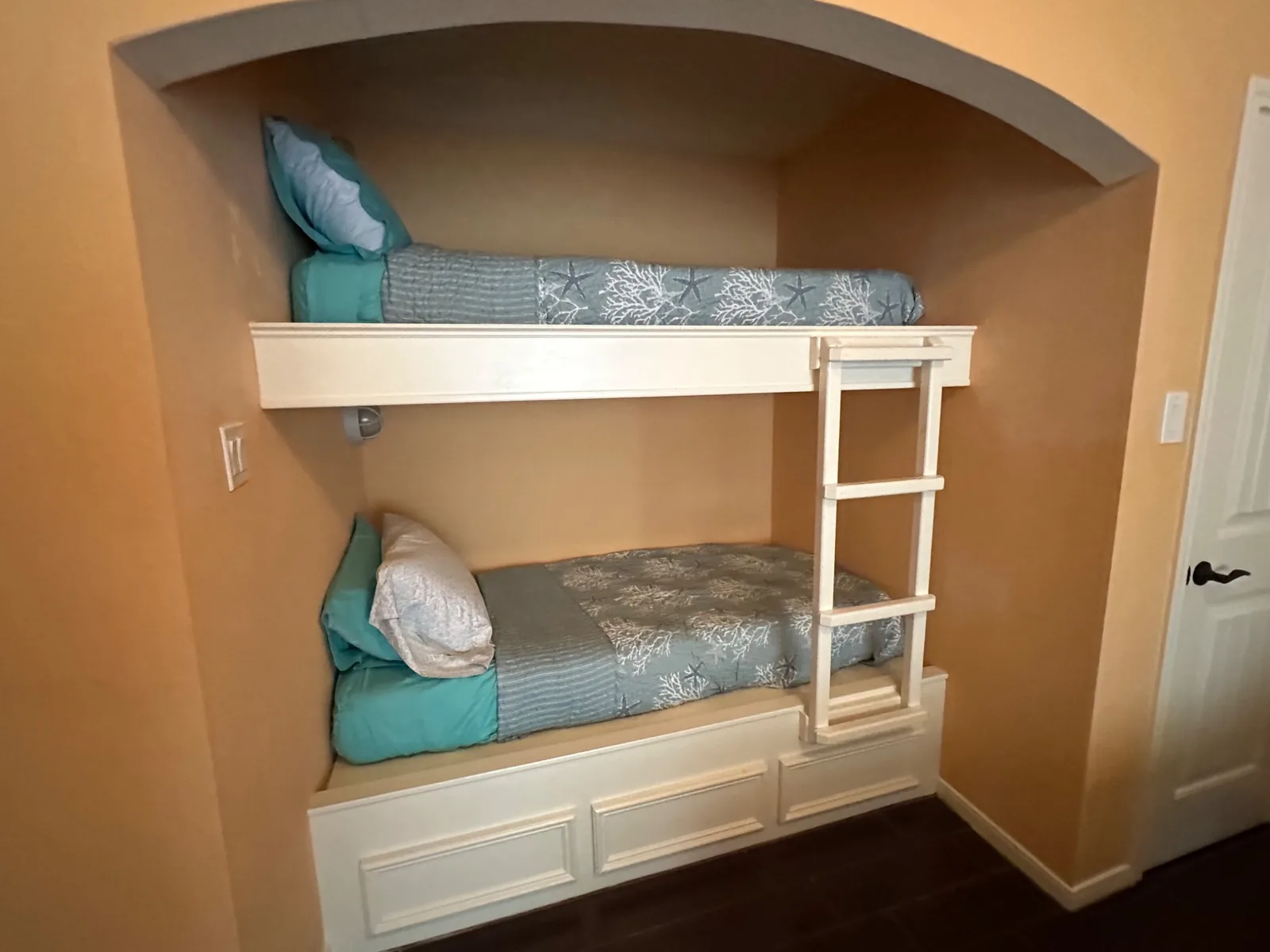 Built-in bunk beds at Casa Sunset Lake Conroe