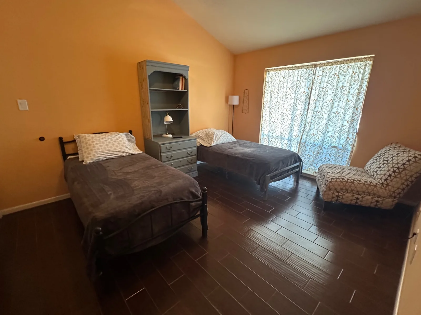 Twin bedroom at Casa Sunset Lake Conroe